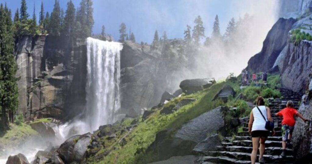 hiking-to-the-waterfall